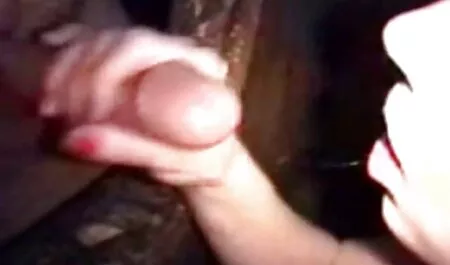 Zoe Parker prend une raclée, film porno streaming entier se plaint et regarde la caméra.