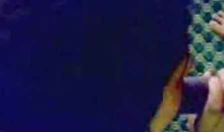 L'homme se réveille et lui donne sa langue actrice porno eva le matin.