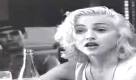 Bite xpornofilm noire dans un doux trou