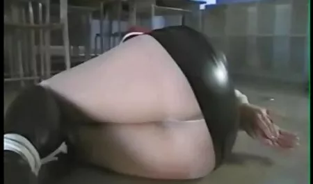 Elle l'a forcé à toucher son cul et a emmené l'homme film porno en streaming complet dans la pièce où il avait vu duck avec elle.