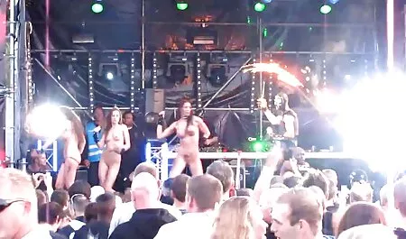 Un film porno en kabyle ukrainien de Donetsk a sucé des bites dans la voiture.