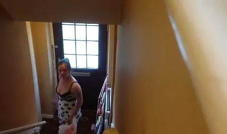 Angelika films x pour adultes pousse la chatte hors du bâton