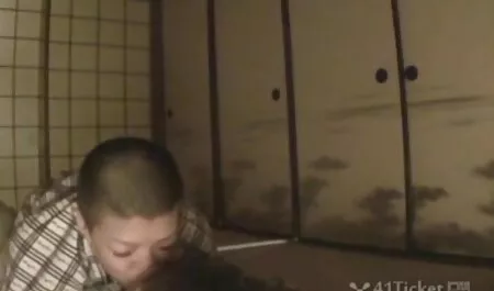 Les femmes riches aiment danser les ours. porno films gratuits