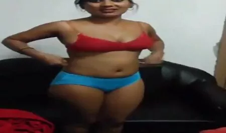 Elle a aspiré jacky michel film x la jeune agilité et a mis ses doigts entre ses jambes.