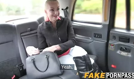 Elle veut nous montrer ses seins. film porno complet tukif