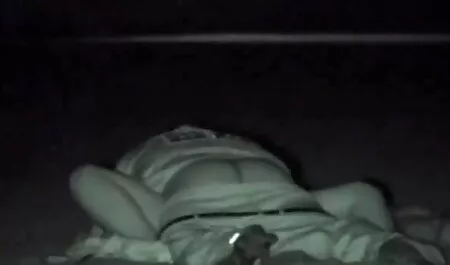 La petite amie de Red Castille frappait sur le balcon sex xxx francais d'un immeuble de plusieurs étages.