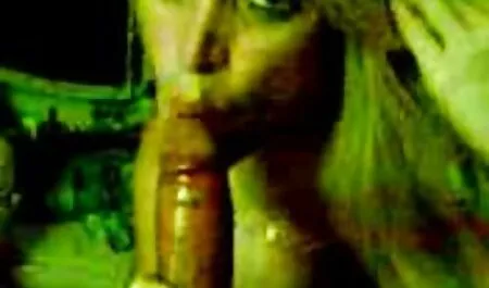 Cheveux bouclés mange gays et movies porno streaming tombe dans le cul.