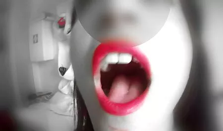 Espagnol Bukkake. Une dame à porno hunter x hunter lunettes est pleine de sperme.