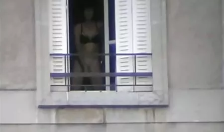 La Moldavie se fait baiser par son assistante au Studio film pornographie française studio.