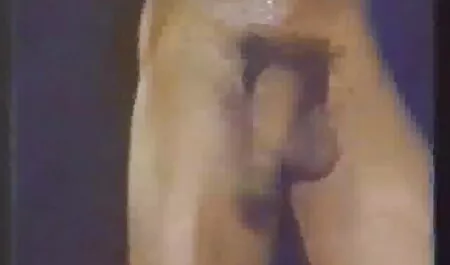 Dans film porno ancien francais la salle de bain, elle a été rapidement déshabillée et a commencé à baiser en Manda.