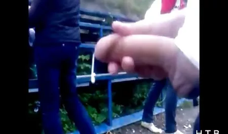 Le père s'accrocha à sa video x en streaming gratuit fille et regarda anxieusement ses jambes froides.