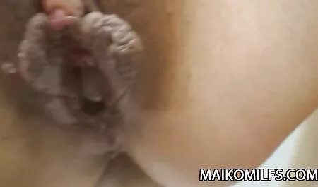 Lisa Anne a commencé à se tortiller avec son vagin collant par film porno gratuit lesbienne la main.