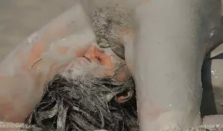 Il y a un film porno xxl une fille stupide non seulement dans la bouche et dans le chapeau, mais aussi dans un puits non développé.