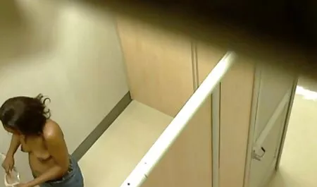 Bougies humides drôles sur le pénis video x gay gratuite du mec
