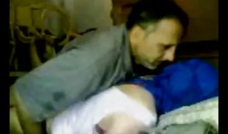 La brune video x arabe gratuit porte une fellation.