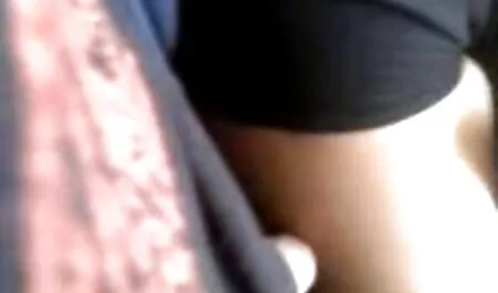 Jambes larges et efficacement se propager et jouer avec eux-mêmes film x italienne