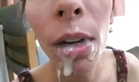 Latina avec un film porno mature français grand sourire
